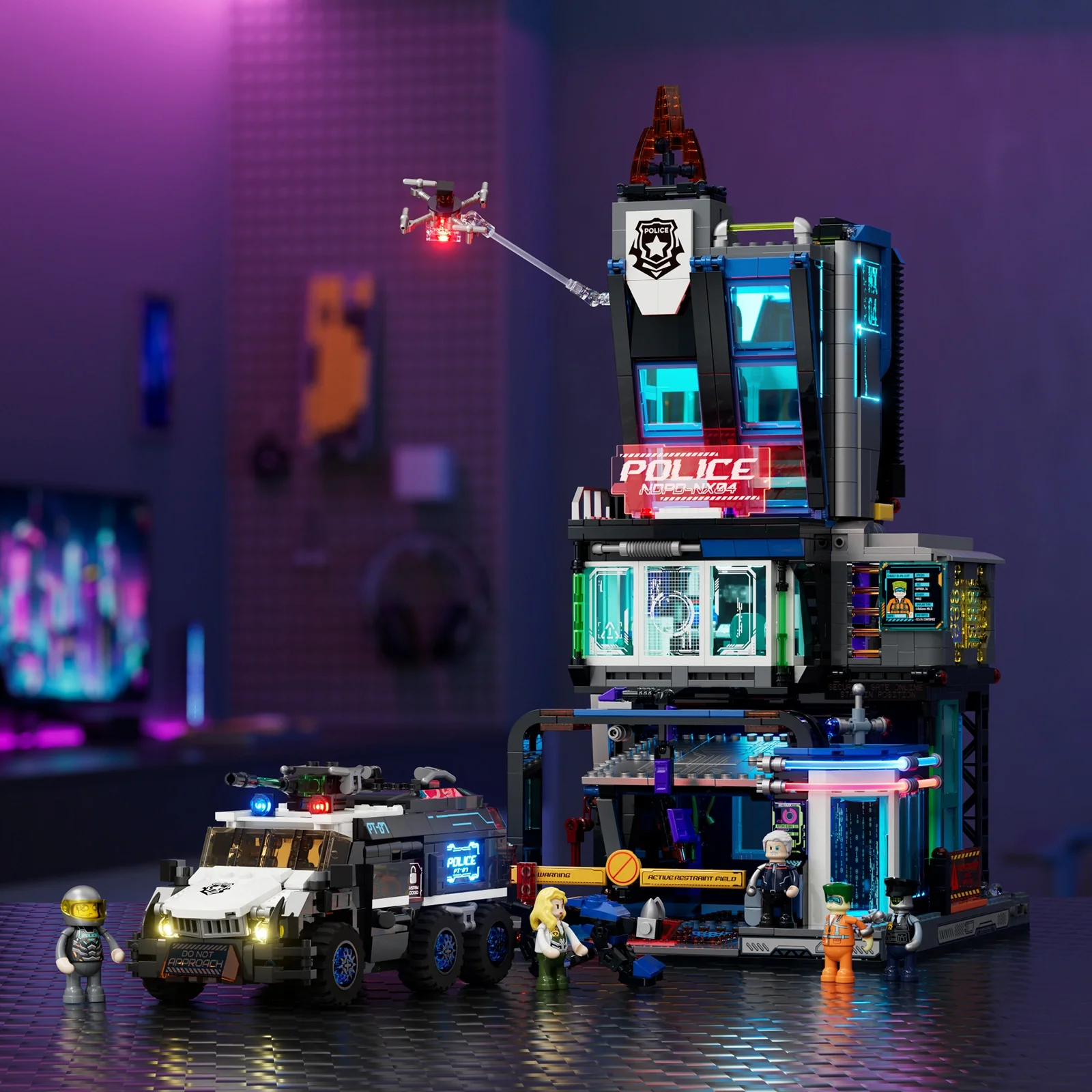 Lumibricks Police Urban Convoy и Cyberpunk Police HQ